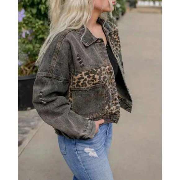 Women's Loose Button Down Cropped Denim Jacket Long Sleeves Cheetah Grey - Picture 5 of 6